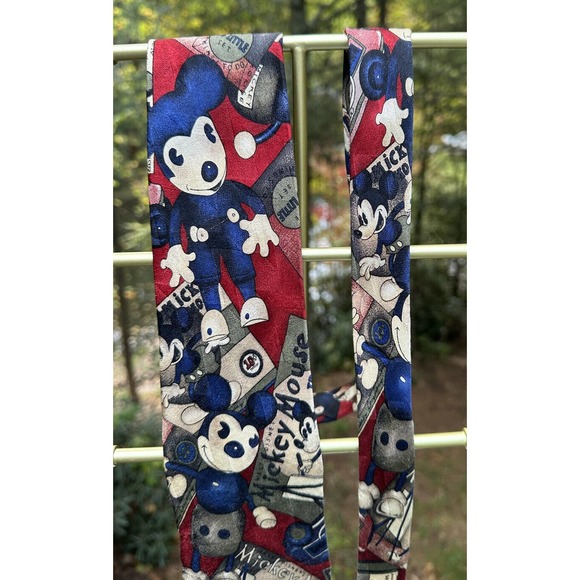 MICKEY & Co - Vtg Red Blue Retro Disney Van Heusen Atlas Design Silk Neck Tie - Picture 3 of 8